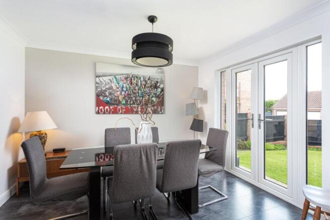 5 bed Detached for sale Image 5