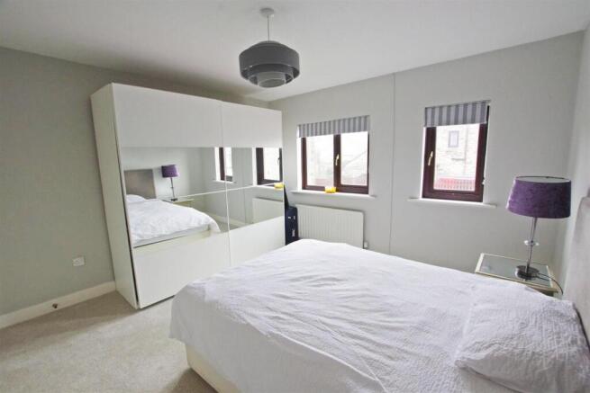 Dene Royd Close, Stainland photo 4