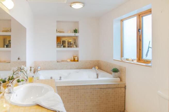 Family bathroom No.7