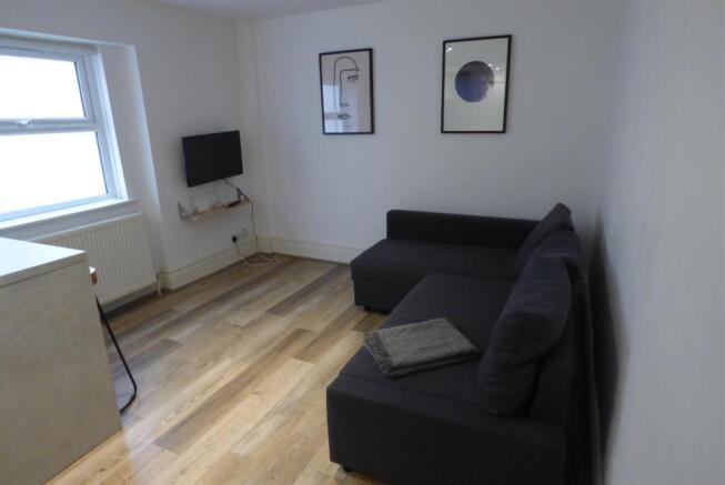 Open plan kitchen and lounge