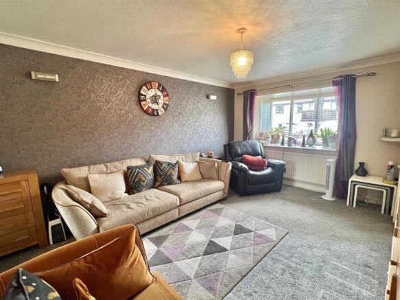 Bramleys Estate Agents - Caldercroft - Elland (5).