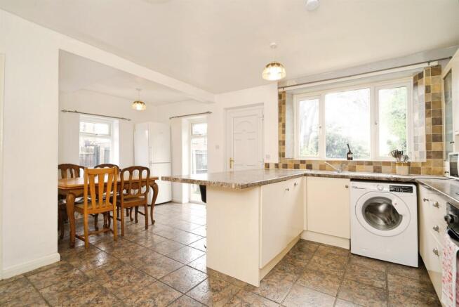 3 bed Semi-Detached for sale Image 4