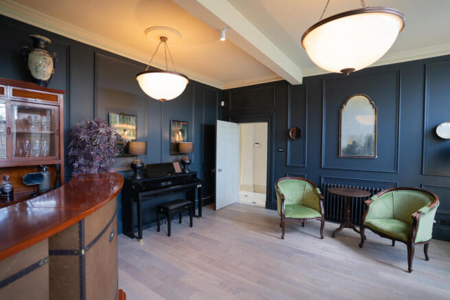 5 bed Detached to rent Image 9