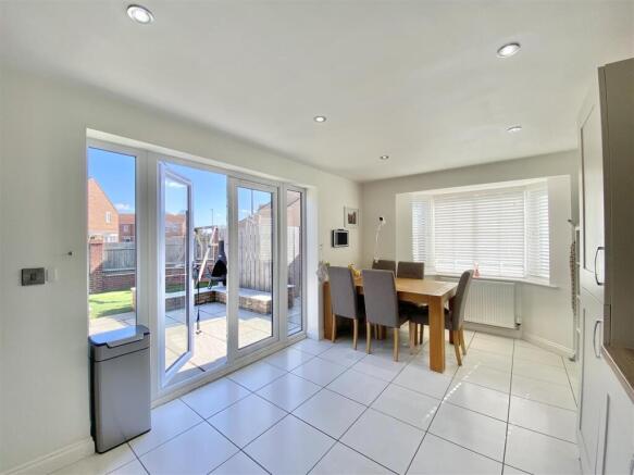 4 bed Detached for sale Image 6