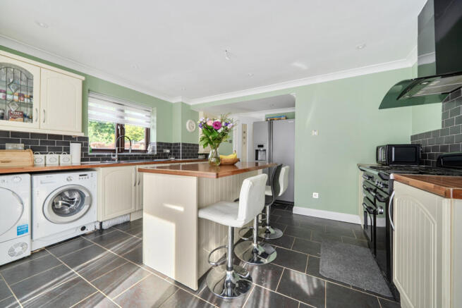 St. Peters Close, Mill End, Rickmansworth photo 4