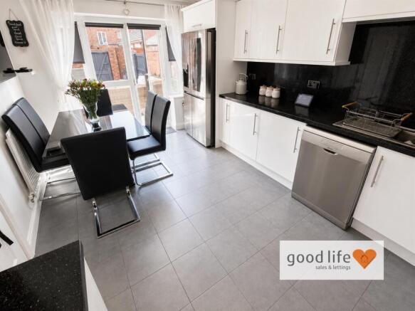 20260711_233941834_iOS115 aylesford mews.jpg