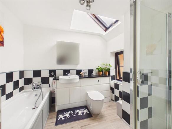 2 bed Terraced for sale Image 8