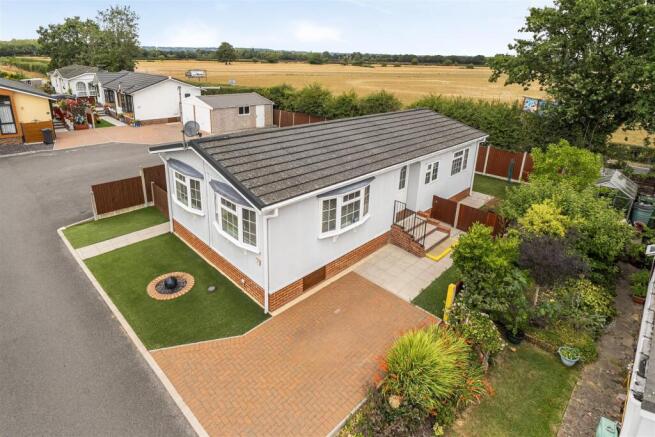 2-bed caravan on Bletchenden Road, Headcorn, Ashford, £150,000