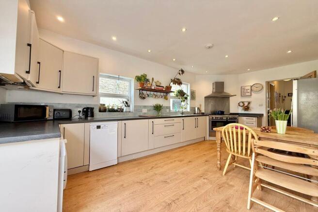 18' Kitchen/Breakfast Room