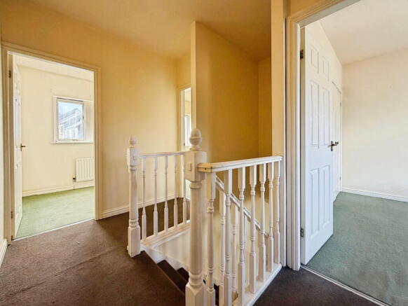 3 bed Town House for sale Image 8