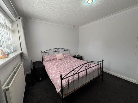 5 bed Semi-Detached for sale Image 11