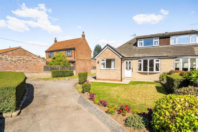 3 bed Semi-Detached Bungalow for sale Image 12