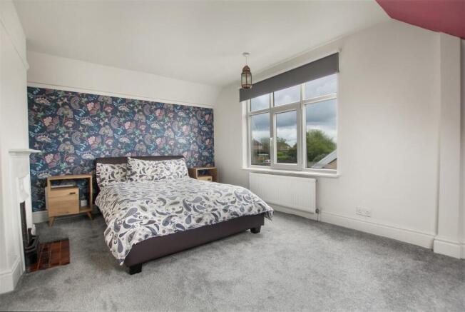 3 bed Semi-Detached Bungalow for sale Image 12