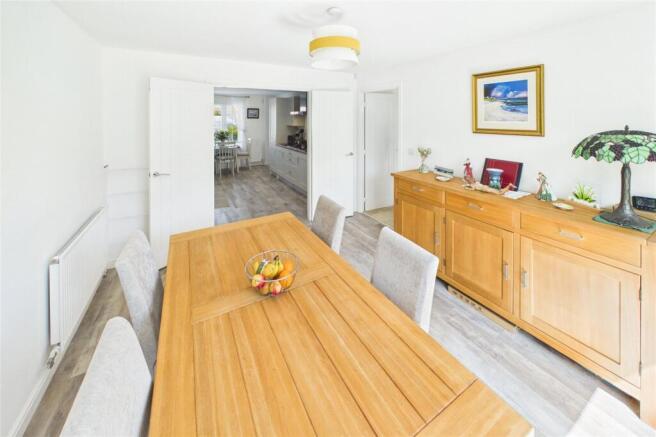 4 bed Detached for sale Image 6