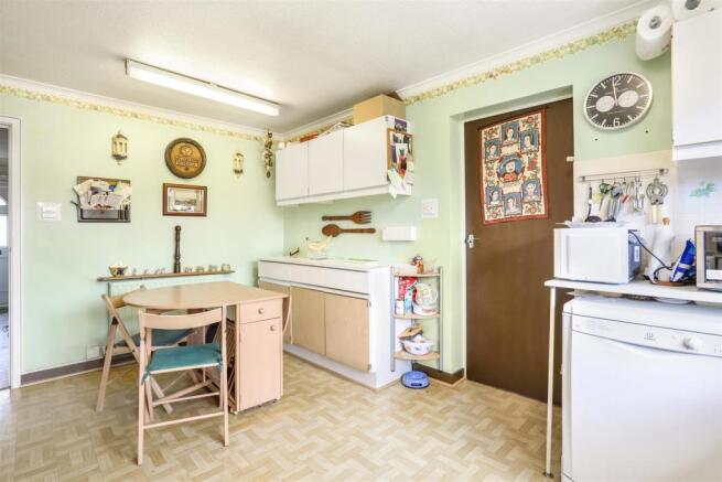 676945885 - 23 Travers House, 127 Dalmeny Avenue N