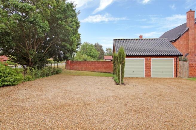 Double Garage& Drive