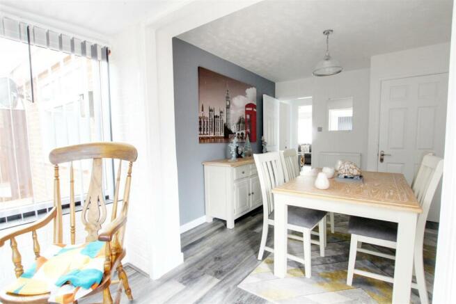 Dining Room/Bedroom 2