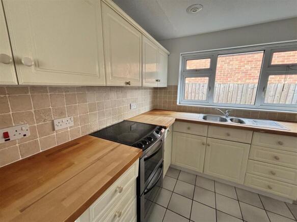 Kitchen 2.jpg