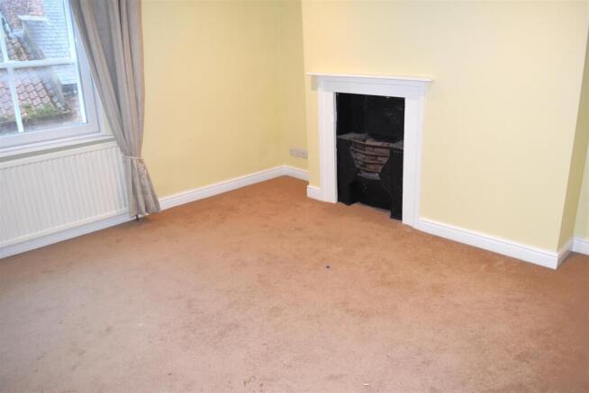 3 bed Flat for sale Image 8