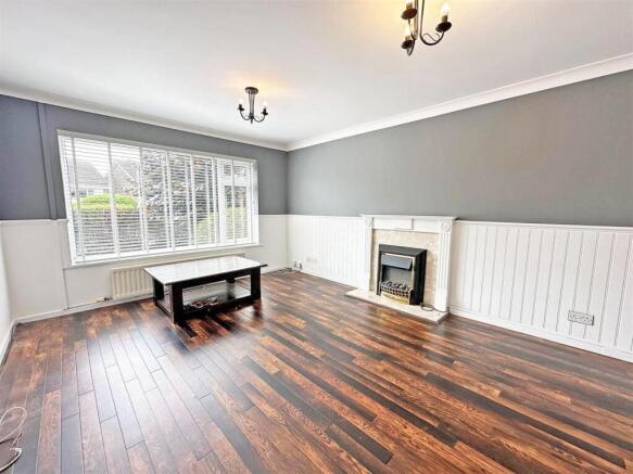 4 bed Detached for sale Image 7