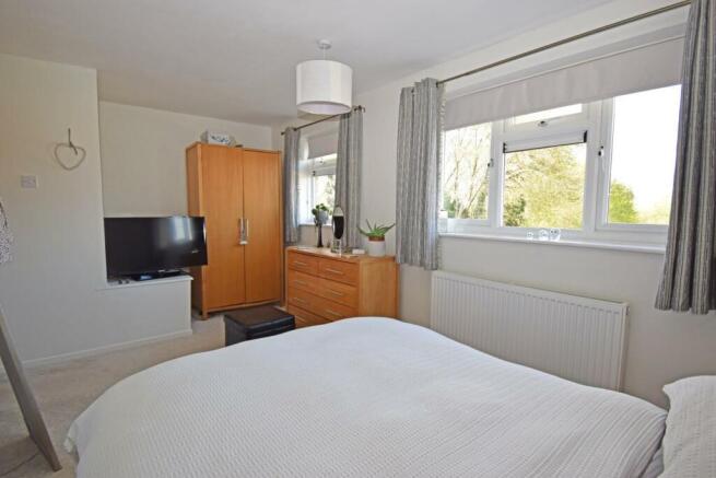 33 Elmley Close, bed 1b.jpg