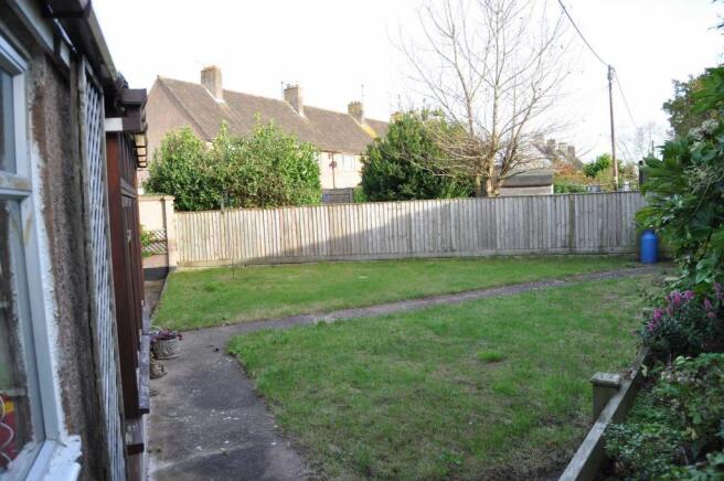 8 Somerlea - Garden