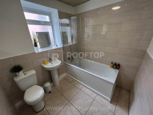 4 bed House Share to rent Image 7