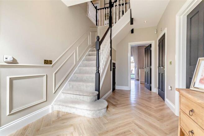 6 bed Detached for sale Image 11