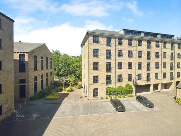 2 bed Apartment for sale Image 11