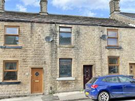 27, Brosscroft, Hadfield, Glossop SK13 1HF
