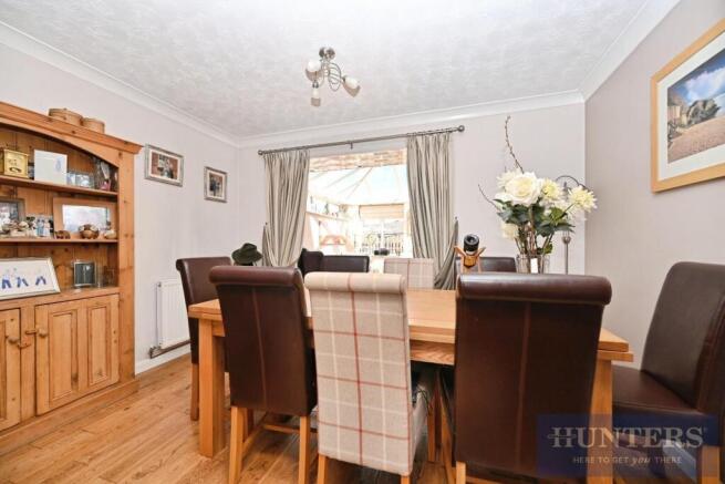 4 bed Detached for sale Image 8