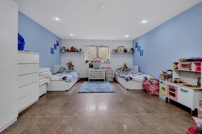 BEDROOM / RECEPTION