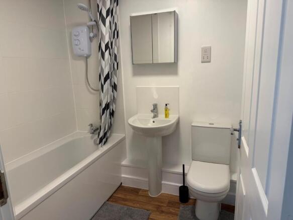 2 bed Flat to rent Image 11