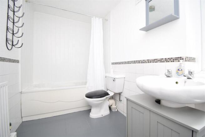 2 bed Terraced to rent Image 7