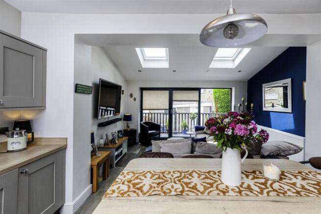 2 bed Semi-Detached for sale Image 10