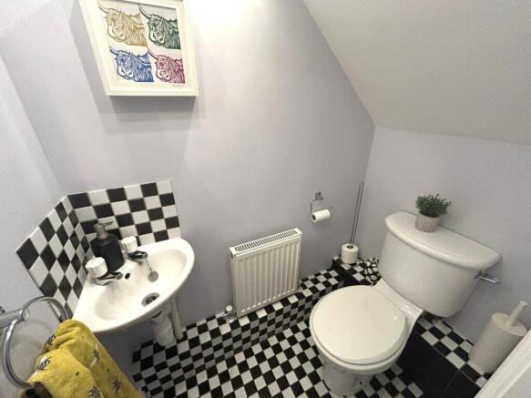 4 bed Detached for sale Image 11