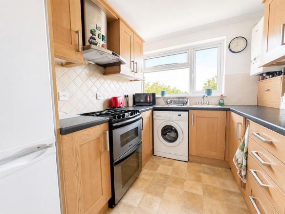 2 bed Apartment for sale Image 4