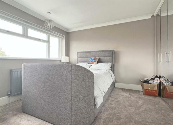 Bed 2.jpg