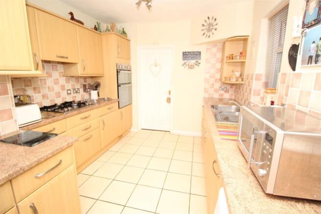 KITCHEN/BREAKFAST RO
