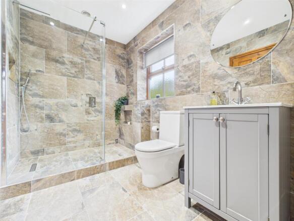 EN-SUITE SHOWER ROOM