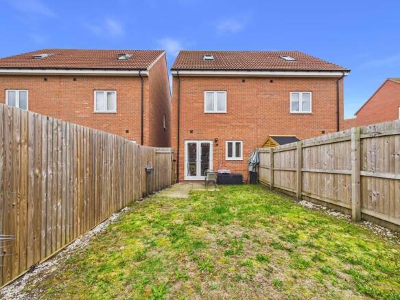 3 bed Semi-Detached for sale Image 11