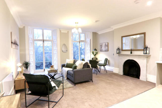 Stunning Historic 1-Bedroom Apartment with Balcon