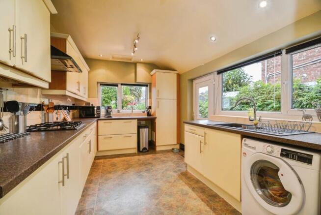 3 bed Terraced for sale Image 7