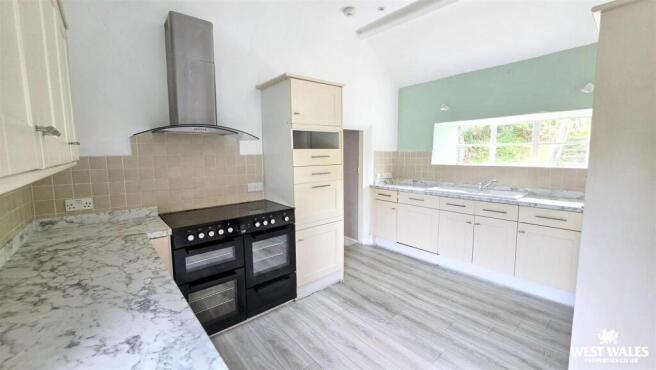 Kitchen 1 (4).jpg