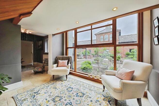 6 bed Detached for sale Image 7