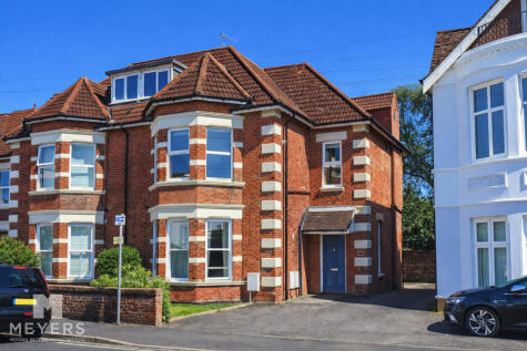 Crabton Close Road, Bournemouth, BH5 1