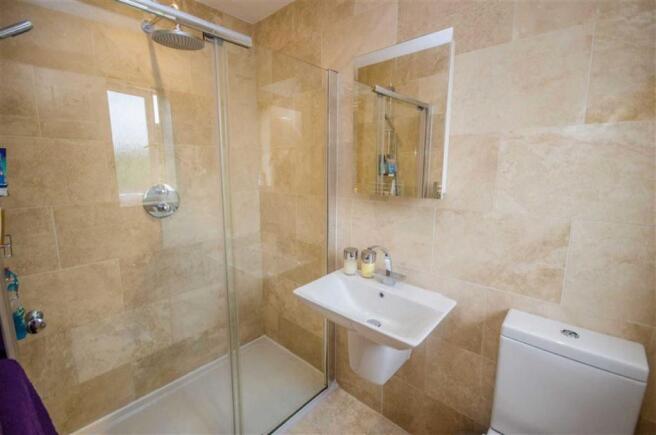 EN-SUITE SHOWER ROOM