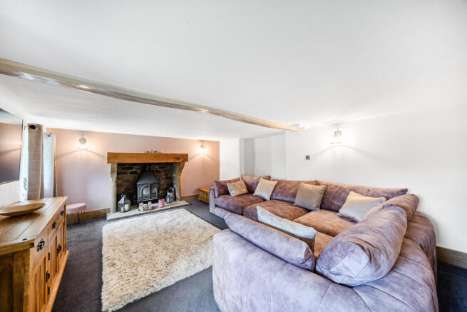 5 bed Detached for sale Image 7