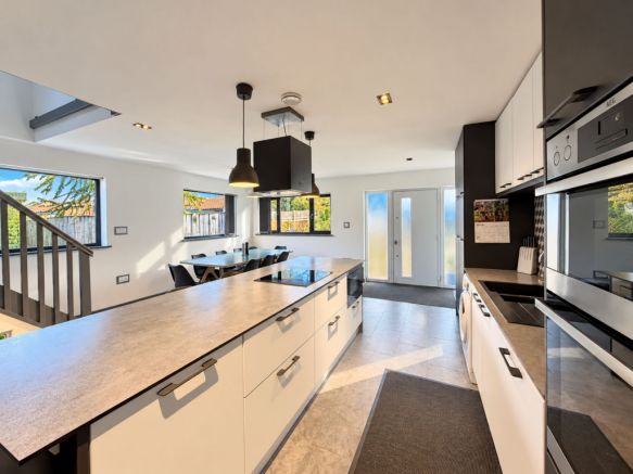 Blackthorn Drive, Great Coates, DN37 photo 4