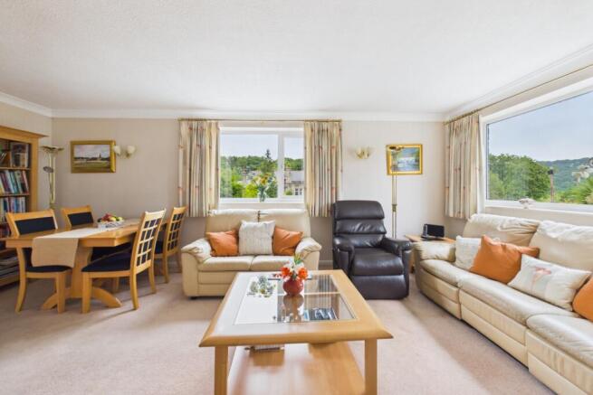 2 bed Ground Flat for sale Image 4